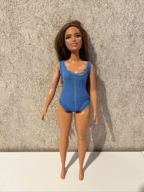 Mattel Barbie Fashionistas Brunette Vitiligo Skin GRB62 Doll With Blue Swimsuit
